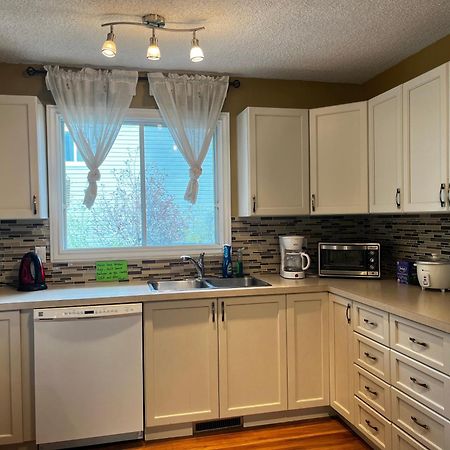 Beautiful Room Close Airport! YYC Екстериор снимка