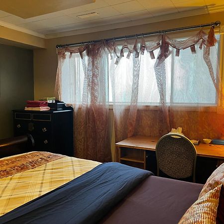 Beautiful Room Close Airport! YYC Екстериор снимка