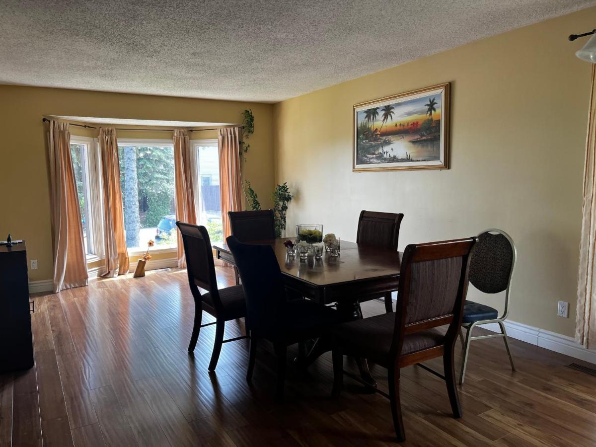 Beautiful Room Close Airport! YYC Екстериор снимка