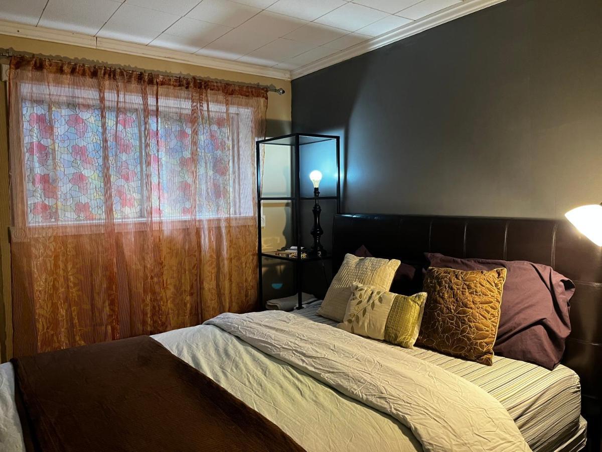 Beautiful Room Close Airport! YYC Екстериор снимка