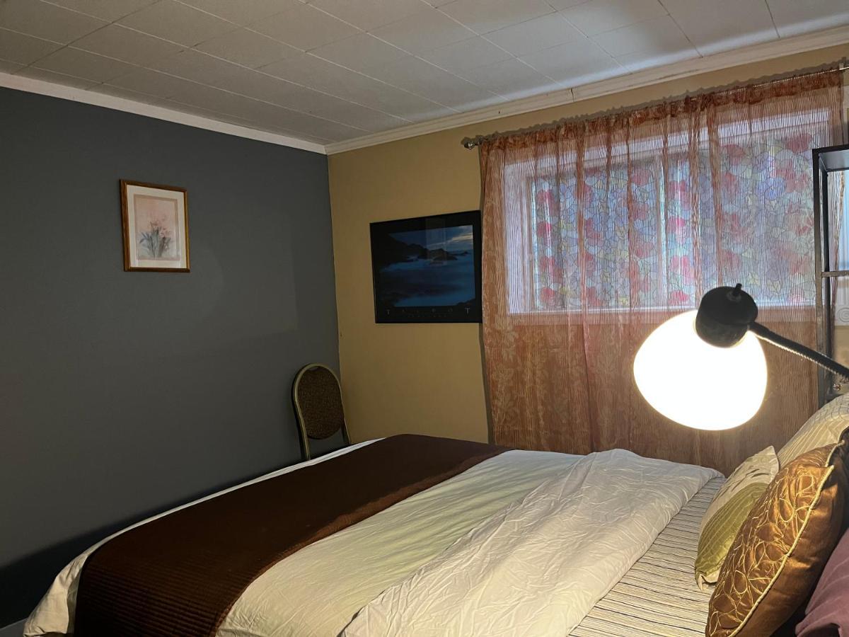 Beautiful Room Close Airport! YYC Екстериор снимка