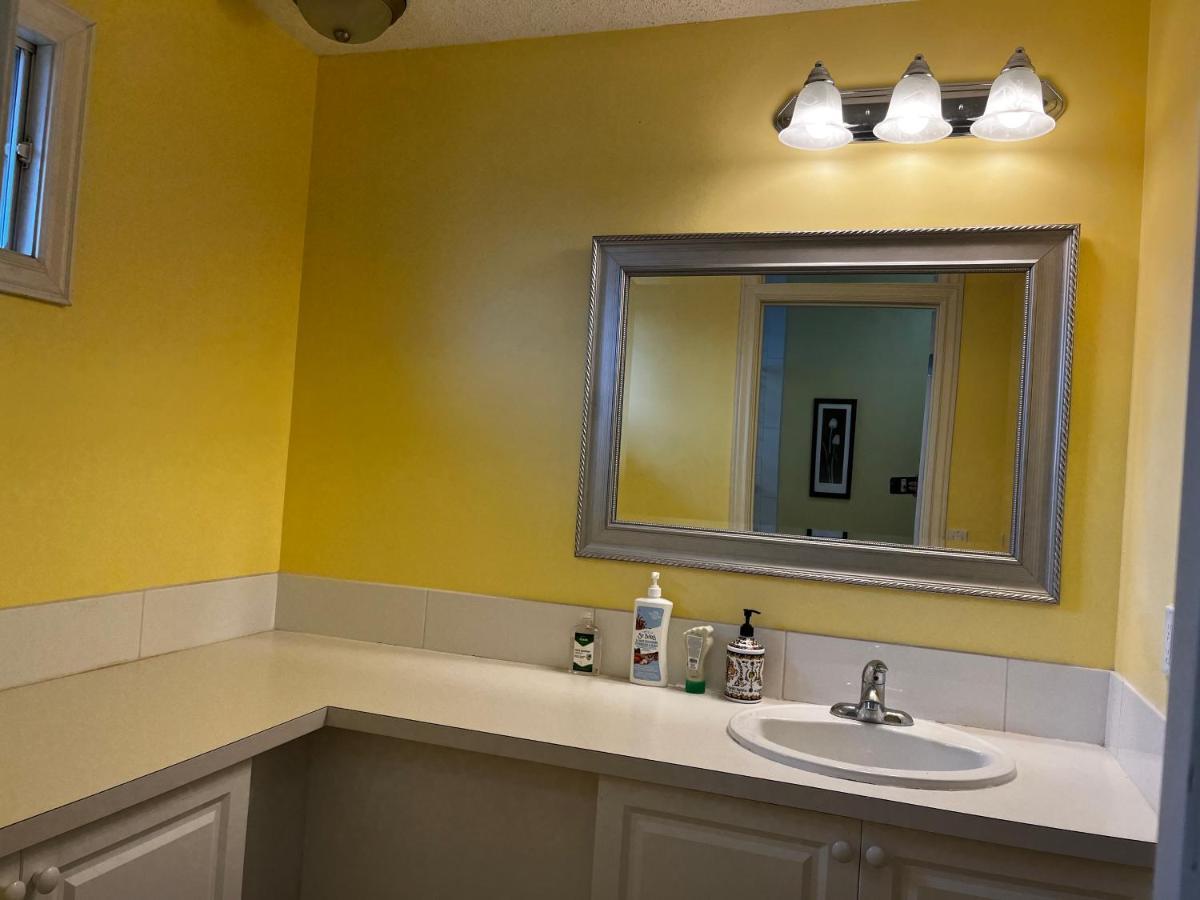 Beautiful Room Close Airport! YYC Екстериор снимка