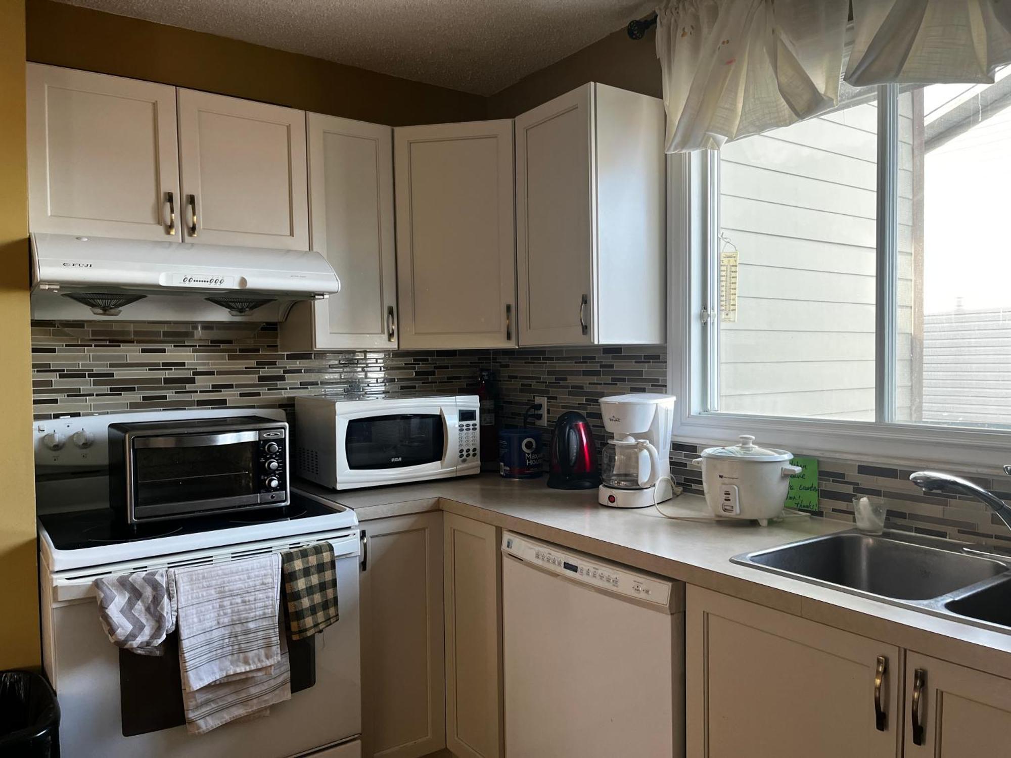 Beautiful Room Close Airport! YYC Екстериор снимка