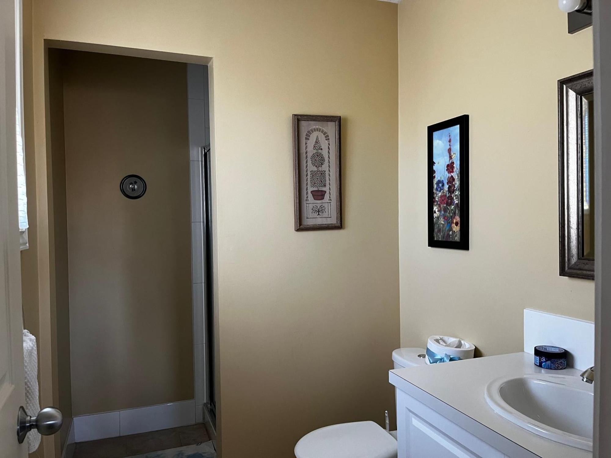 Beautiful Room Close Airport! YYC Екстериор снимка
