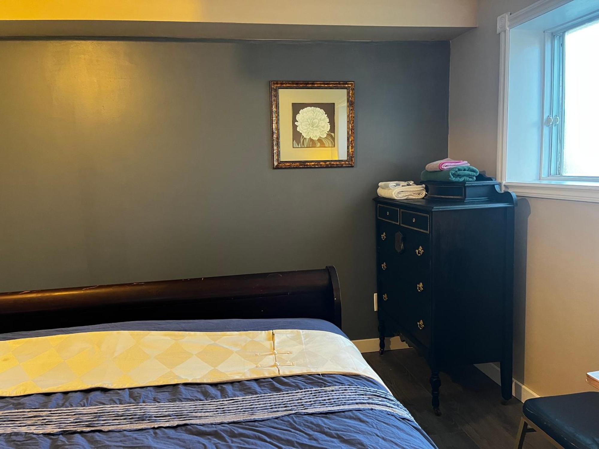 Beautiful Room Close Airport! YYC Екстериор снимка