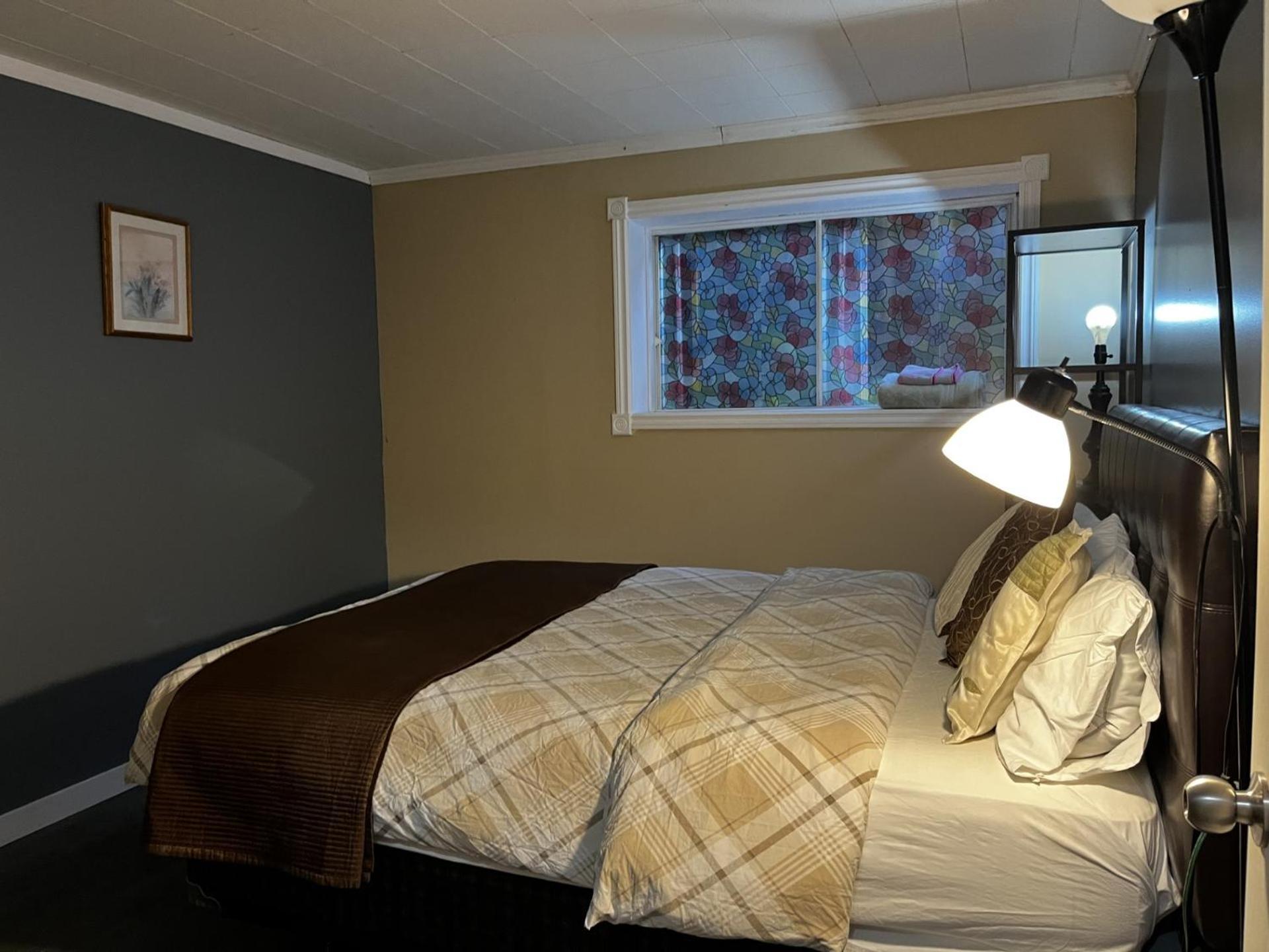 Beautiful Room Close Airport! YYC Екстериор снимка