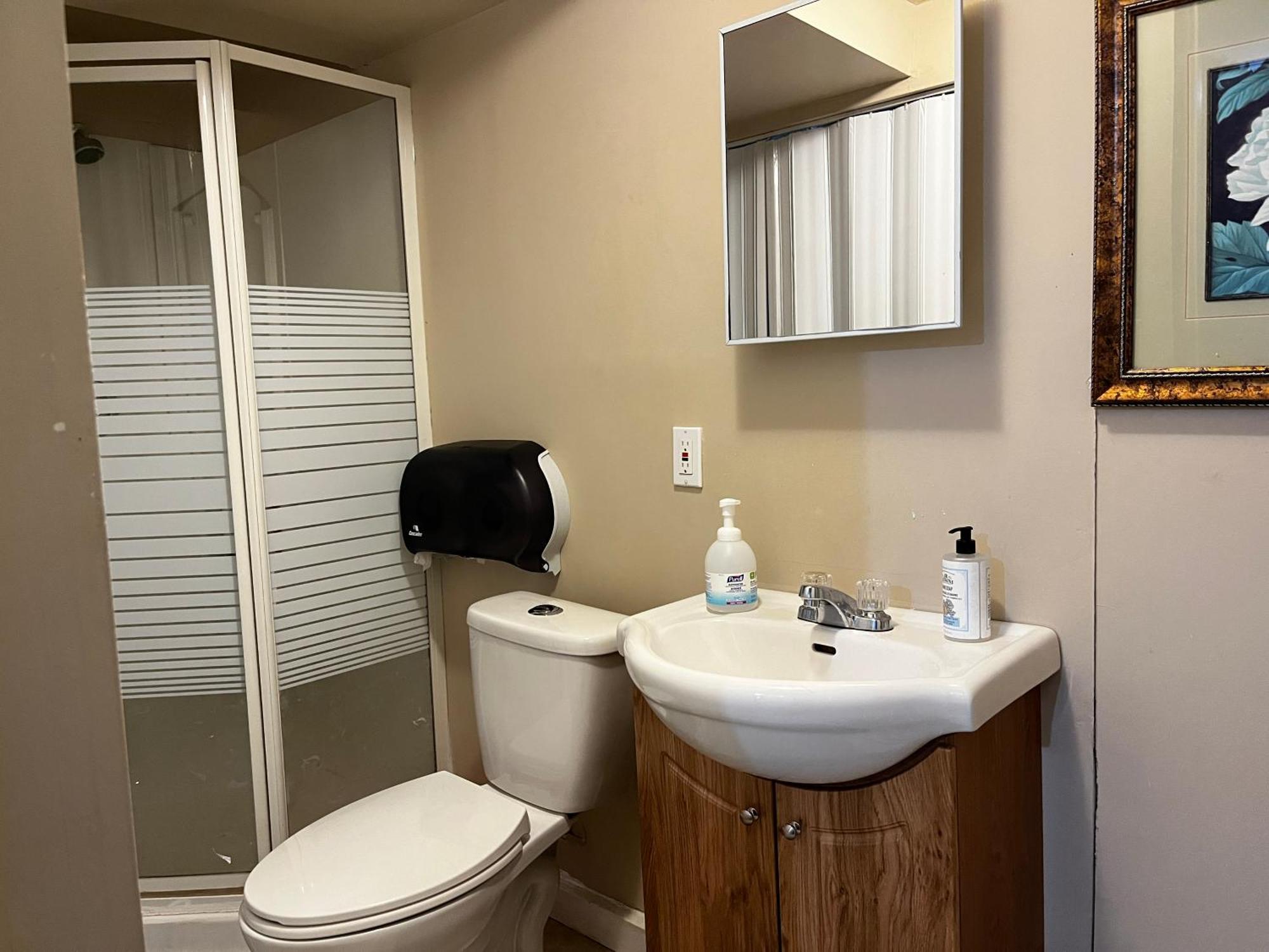 Beautiful Room Close Airport! YYC Екстериор снимка