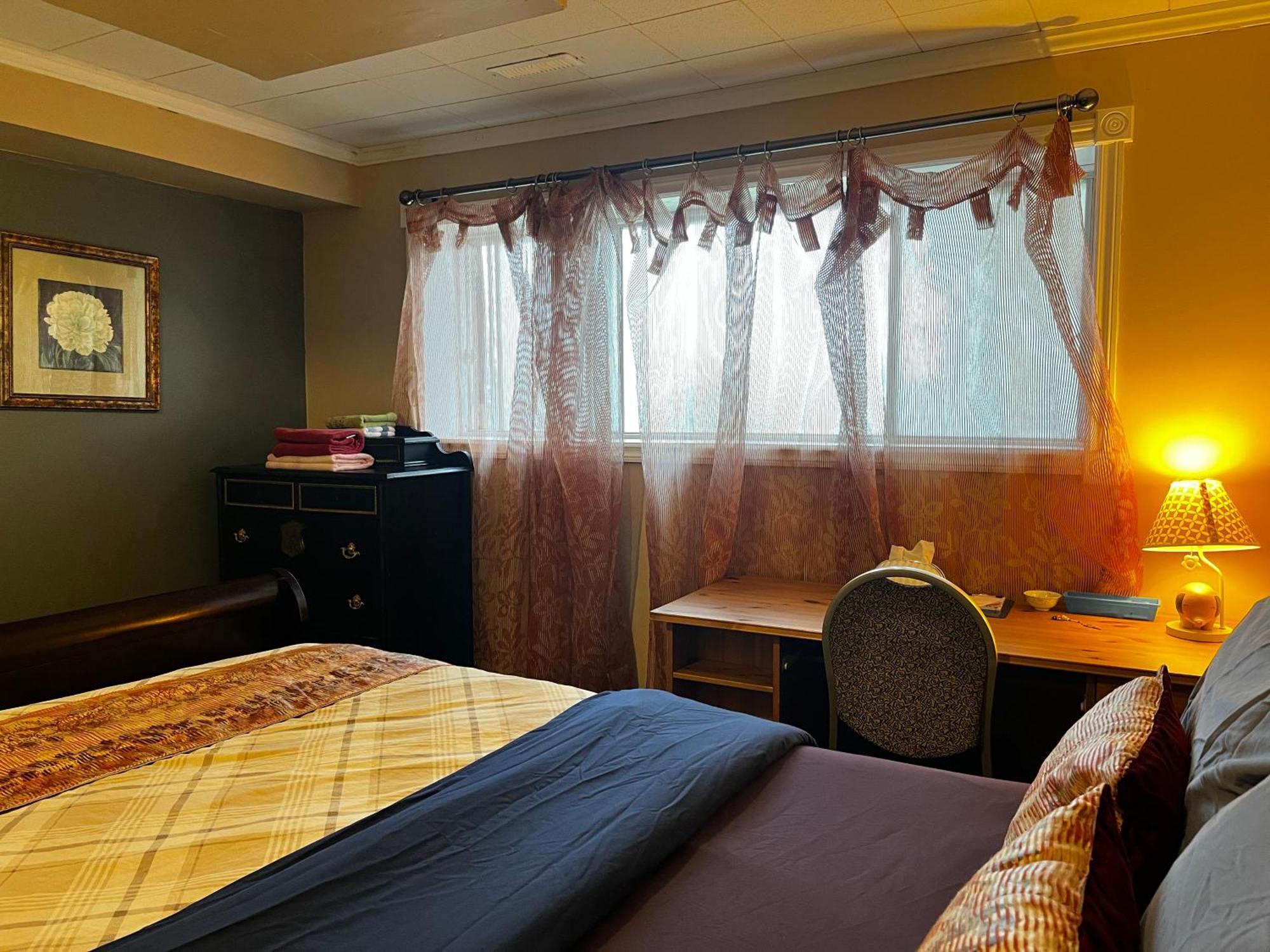 Beautiful Room Close Airport! YYC Екстериор снимка
