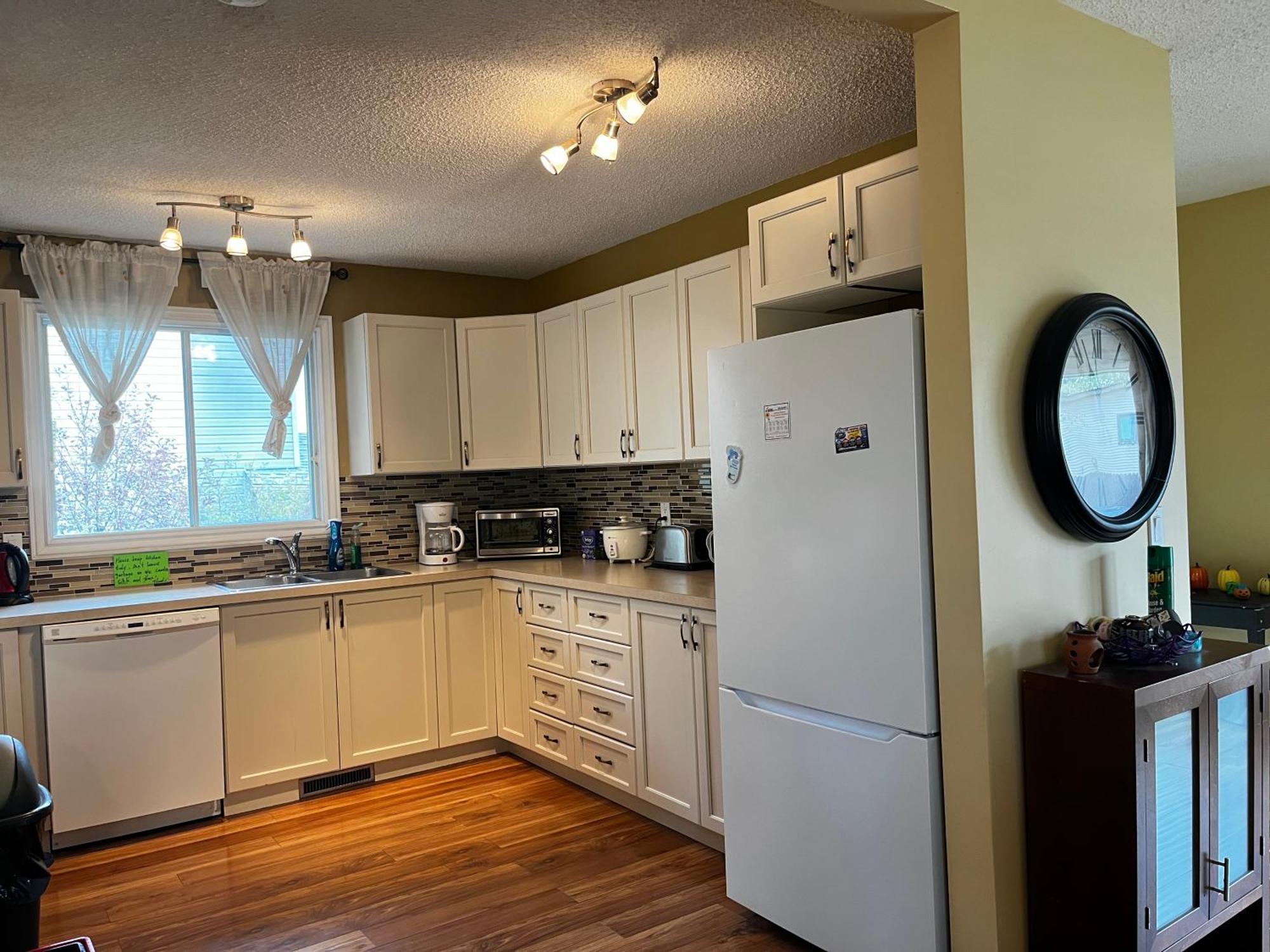 Beautiful Room Close Airport! YYC Екстериор снимка