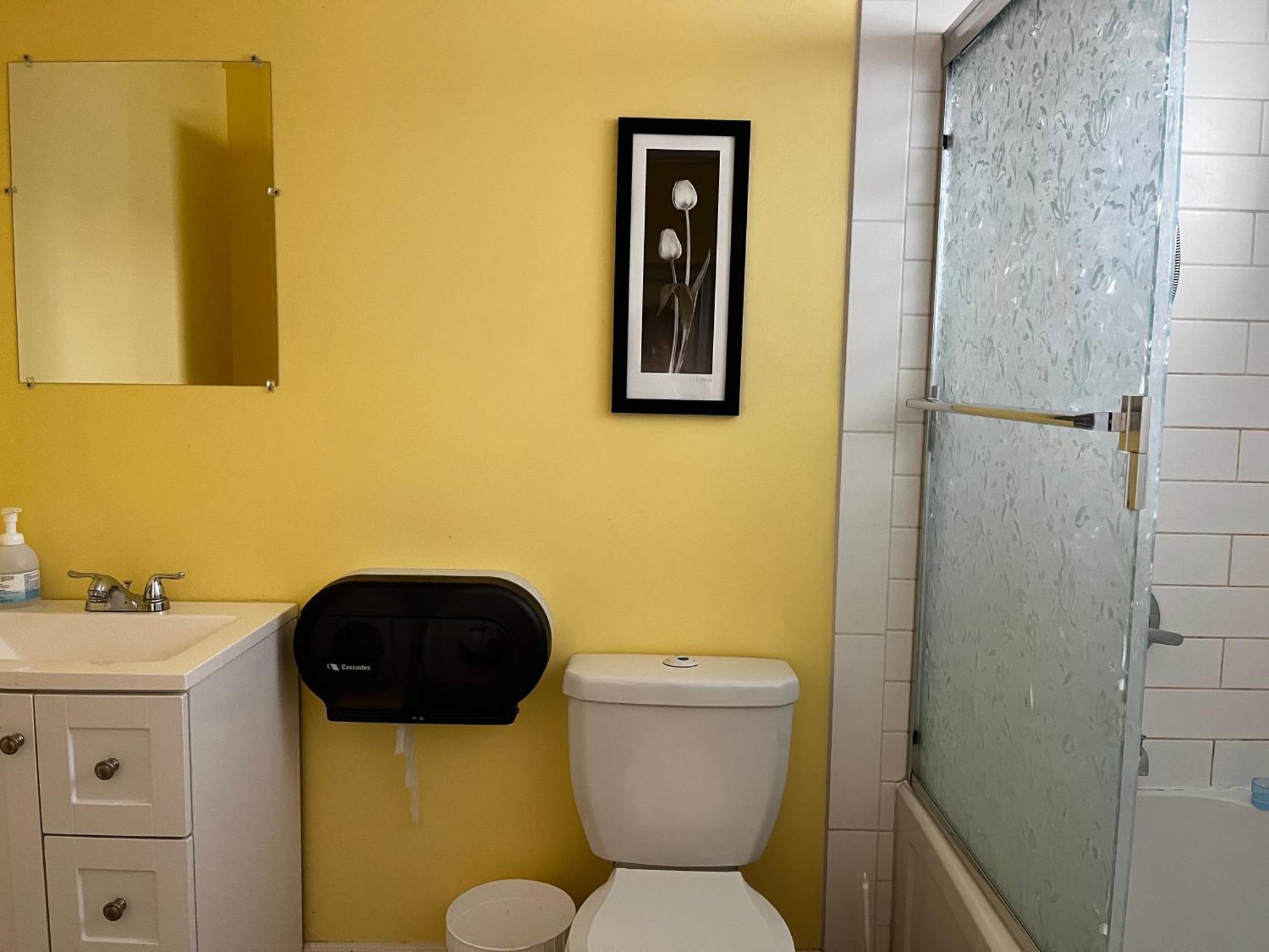 Beautiful Room Close Airport! YYC Екстериор снимка