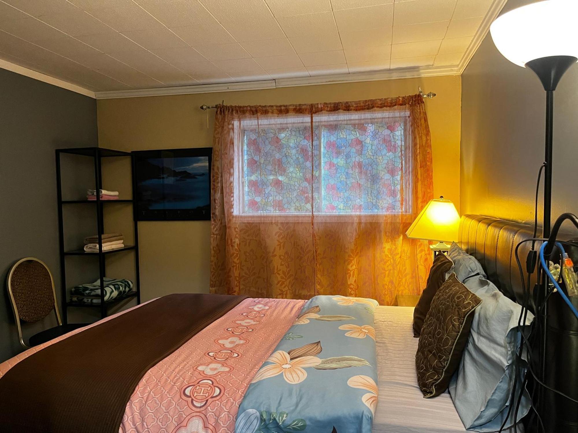 Beautiful Room Close Airport! YYC Екстериор снимка
