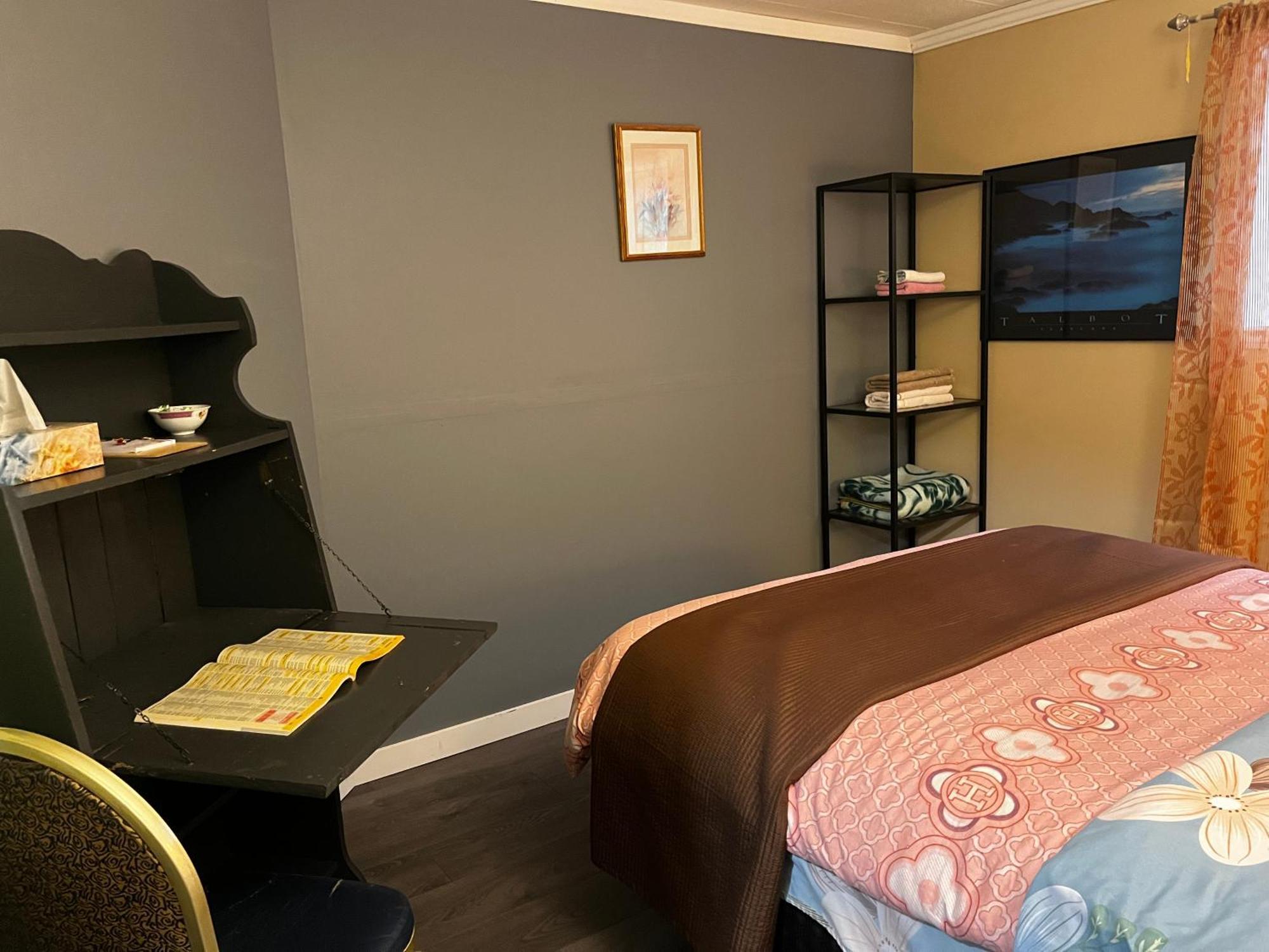 Beautiful Room Close Airport! YYC Екстериор снимка