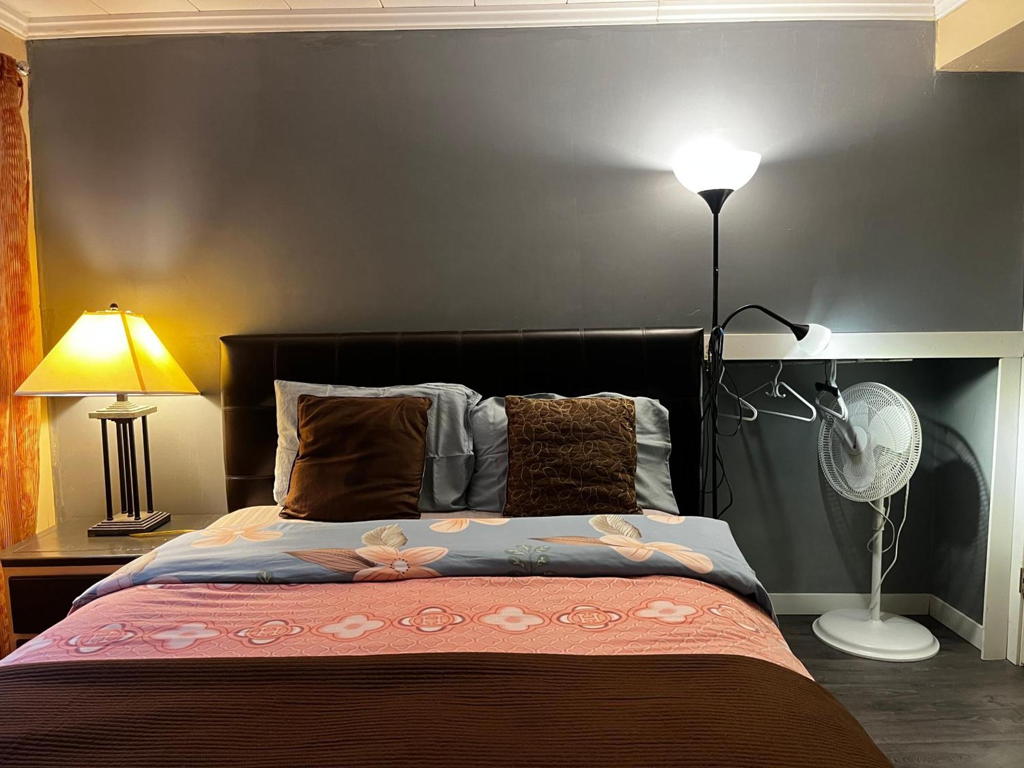 Beautiful Room Close Airport! YYC Екстериор снимка